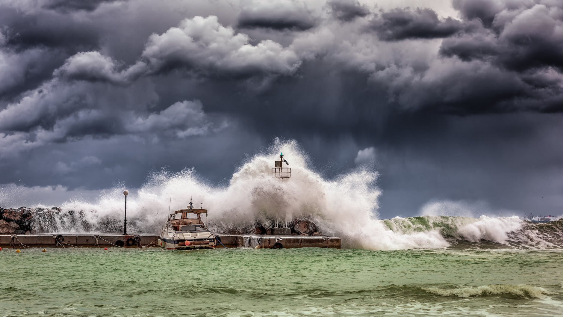 big waves under cloudy sky